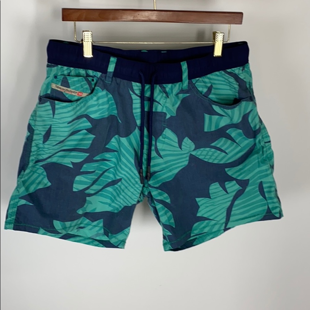 Diesel men’s board shorts size L